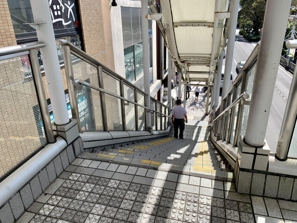 5_歩道橋階段